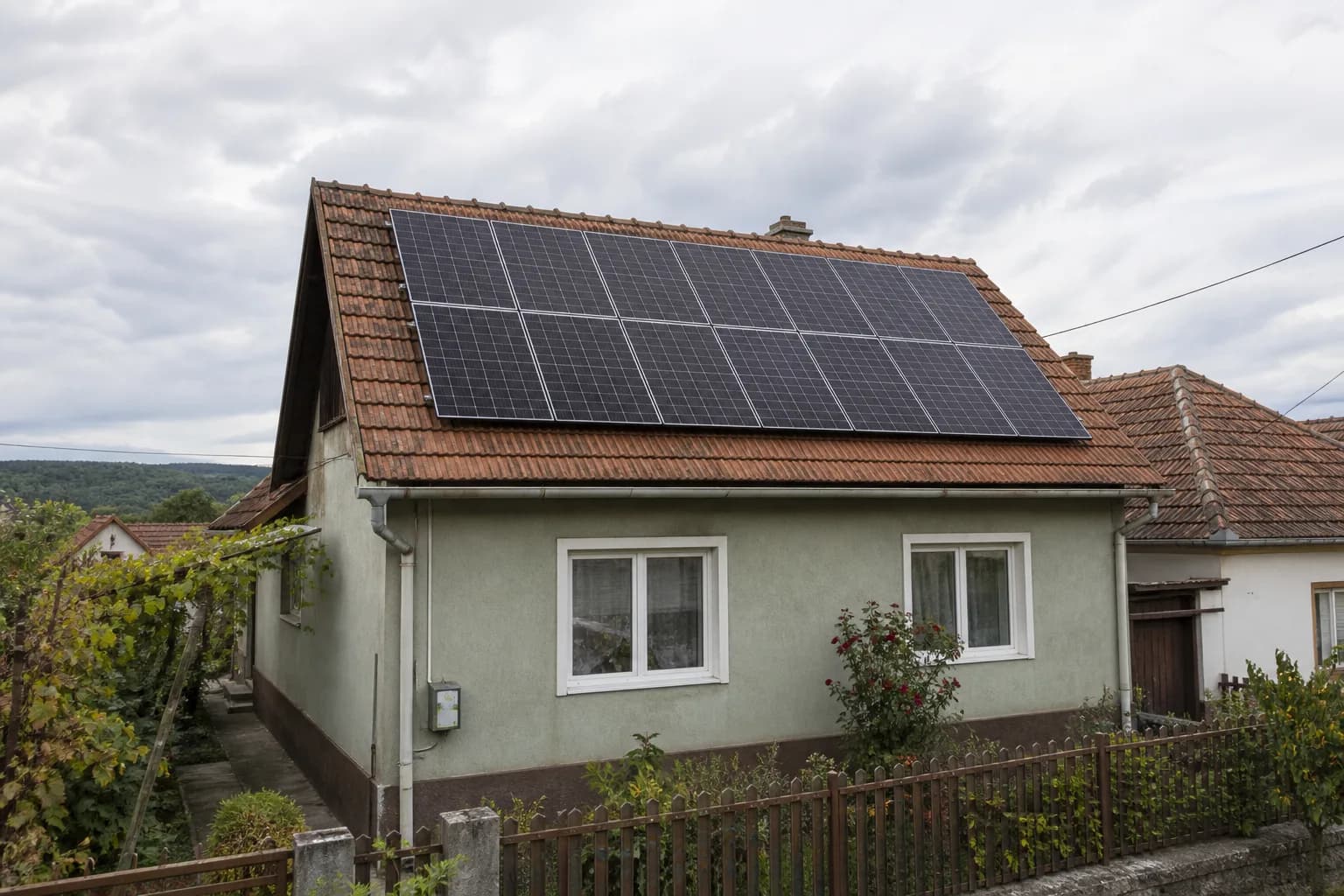 Locuință din județul Sibiu cu panouri fotovoltaice pe acoperiș